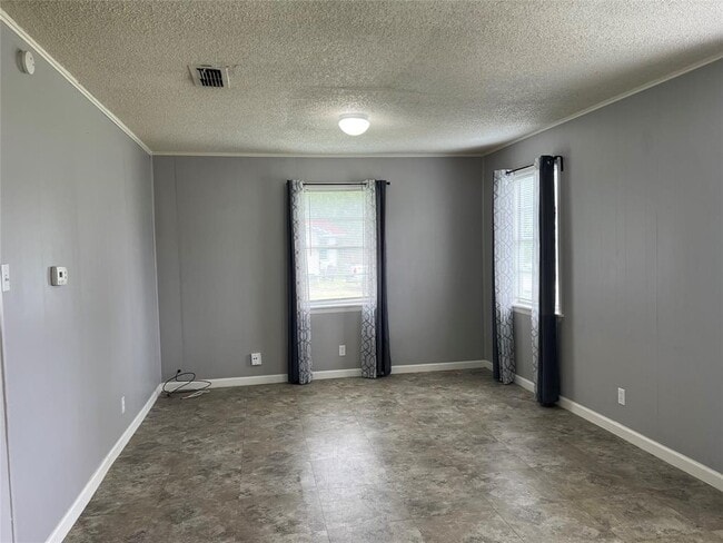 Photo - 806 W 8th St