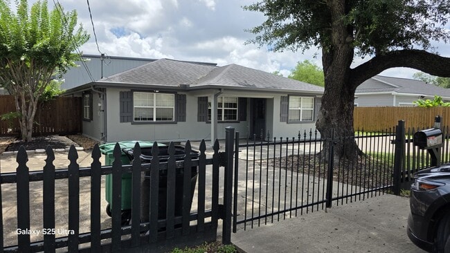 Photo - 2098 Harland Dr