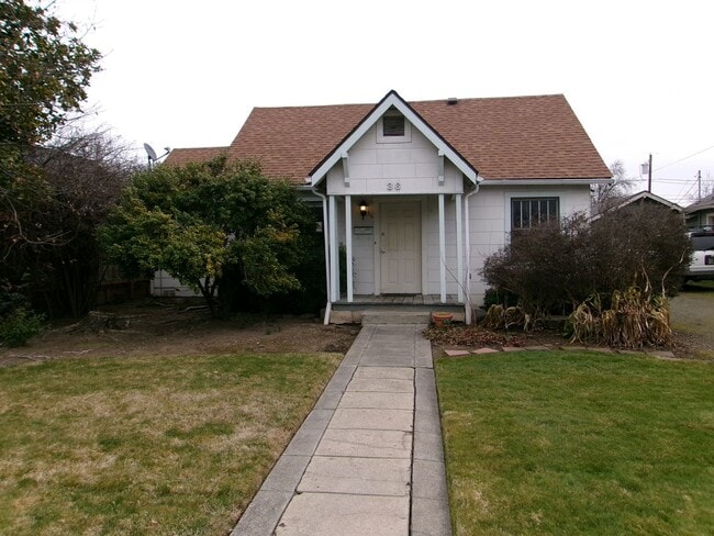 Building Photo - 36 N Peach St Unit Apt A