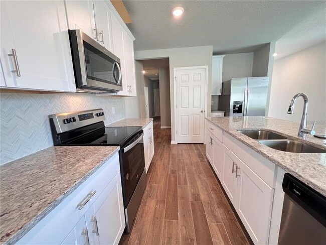 Photo - 981 Rivers Crossing St