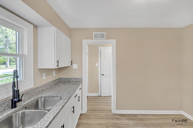 Photo - 2059 Downey Rd