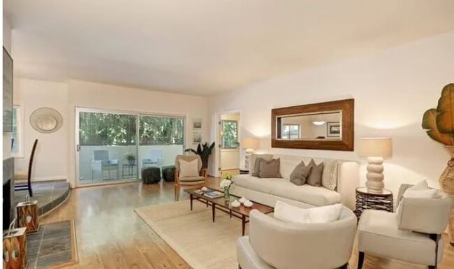 Living Room - 521 Montana Ave Unit 107