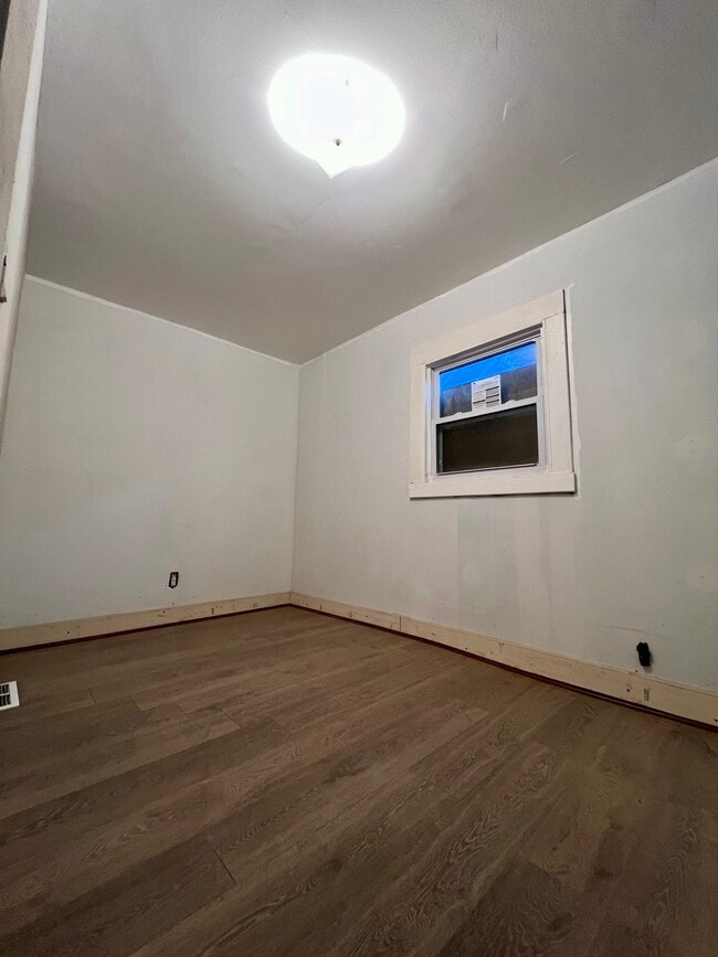 182 Rose St Unit Lower