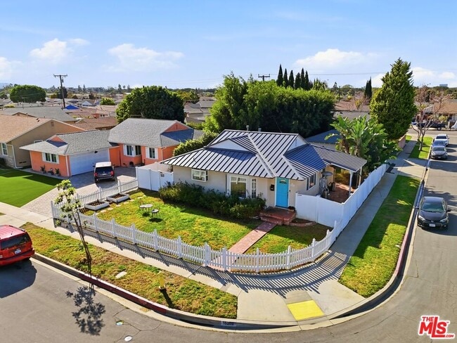 Photo - 15203 Yukon Ave