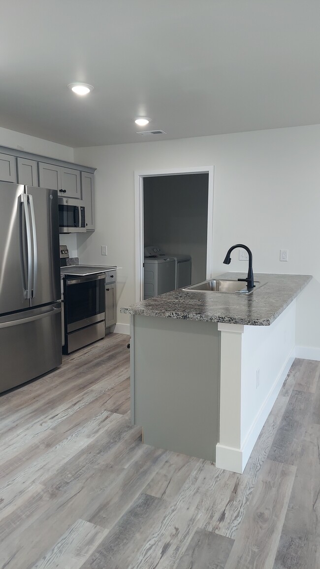 Photo - 406 Eagle St