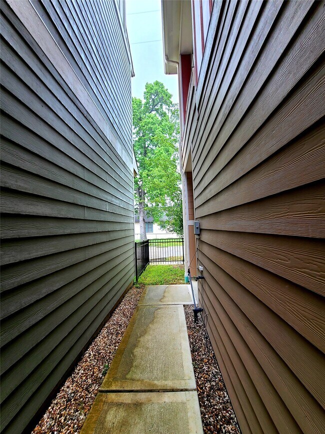 Photo - 855 Mathis St