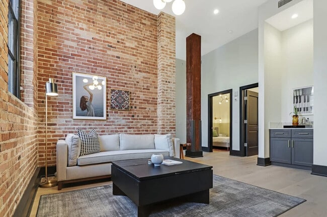 Photo - 1148 S Peters St Unidad ID1268745P