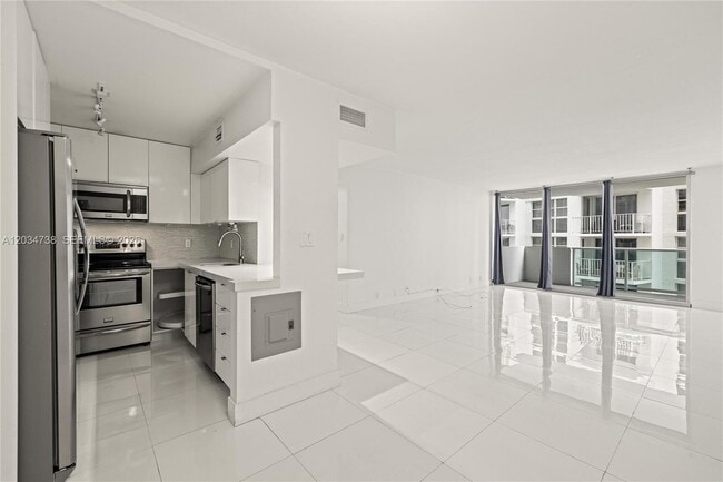 Photo - 1200 West Ave Unidad 622