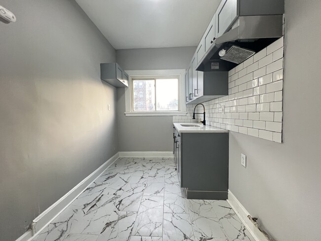 Unit 2B - 22 Hillyer St Apartments Unit 2B