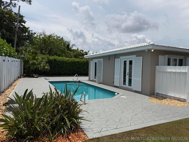 Photo - 204 S Seacrest Cir