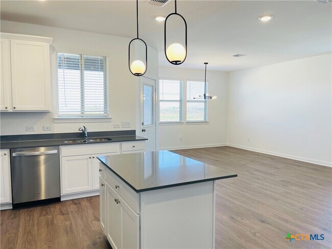 Photo - 914 Childress Dr