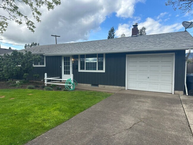 3 bed, 1 bath house in a great neighborhood! - 3 bed, 1 bath house in a great neighborhood!