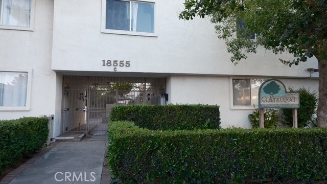 Building Photo - 18555 Collins St Unit C33