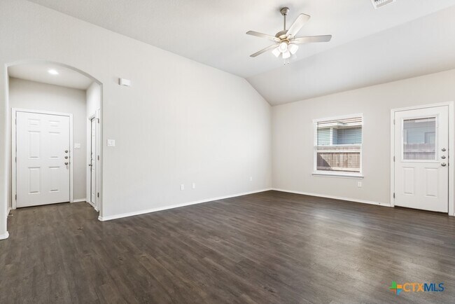 Photo - 636 Heathers Wy