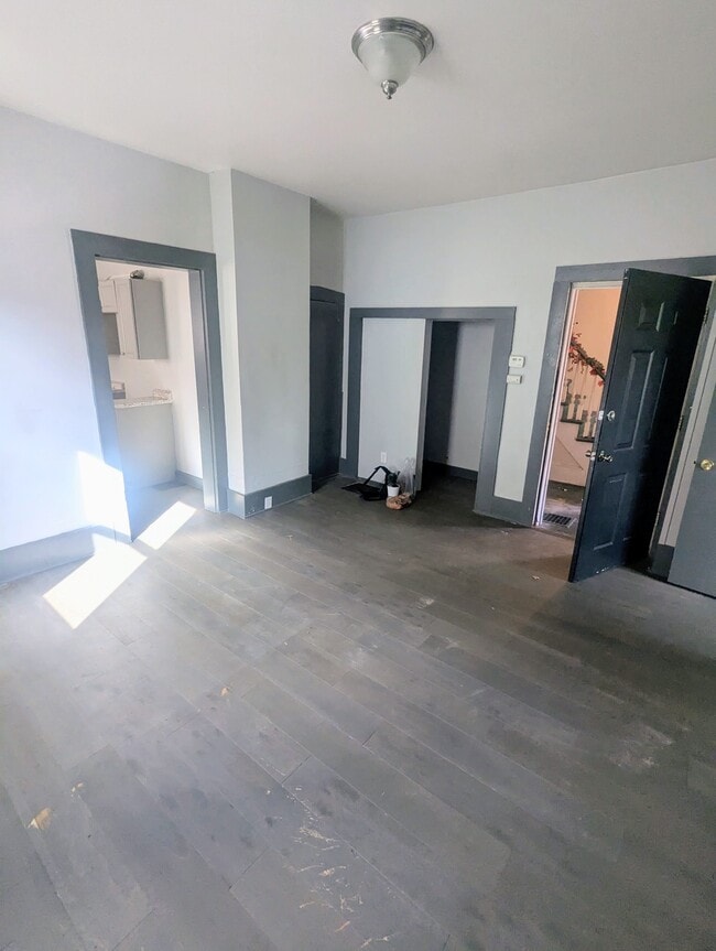 Building Photo - 803 W Chestnut St Unit Apt B