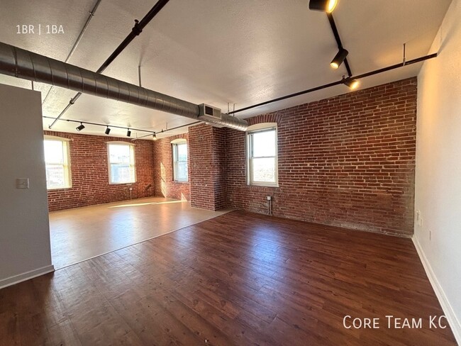 LARGE LOFT in River Market - LARGE LOFT in River Market Unidad 406