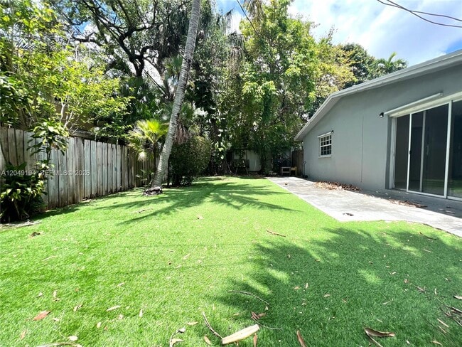 Building Photo - 731 SW 14th Ave Unit 1-4