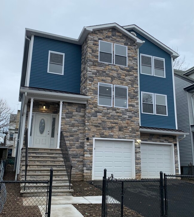 Building Photo - 171 N 17th St Unit 2