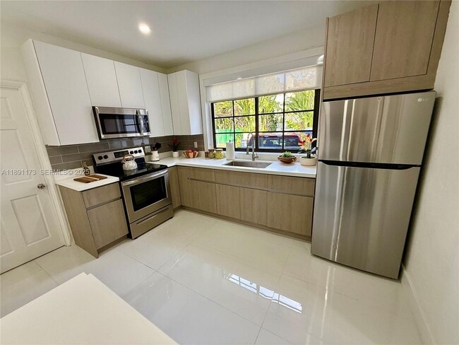 Building Photo - 733 Michigan Ave Unit 9