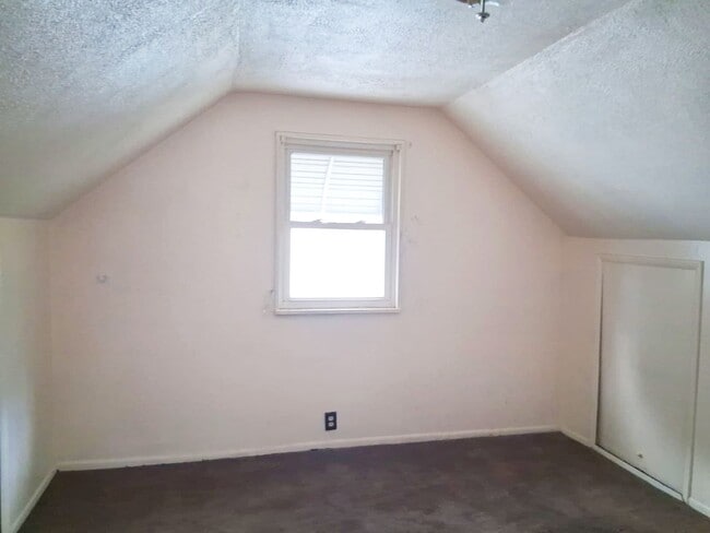 Photo - 3 BED 1 BATH SINGLE FAMILY HOME!