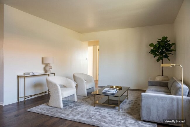 Photo - AVAILABLE NOW!!  FREE PETS & UTILITIES INCLUDED! Upgraded 3BR Lakewood Apt with New Luxury Flooring Unidad 1418 Hoyt St