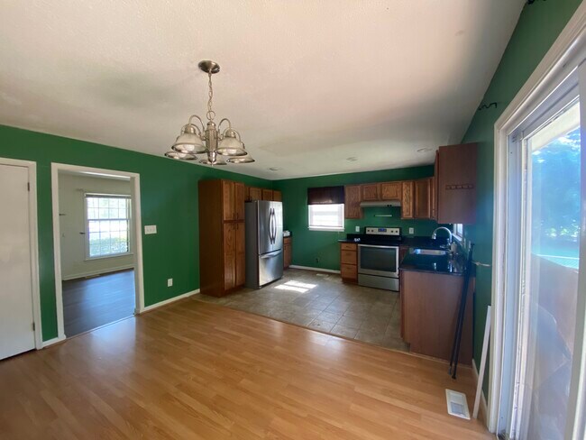 121 W Chestnut Ave