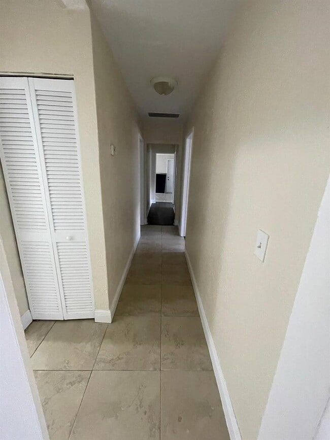 Photo - 5 bedroom in Dania FL 33004