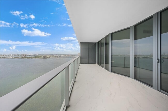 Building Photo - 700 NE 24th St Unit 2503 Rental