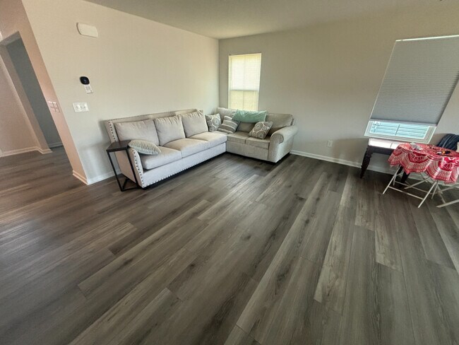 Room in House on Glacis Ct