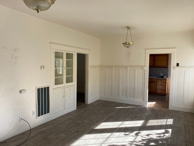 Photo - 719 NE 10th St