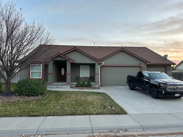 Photo - 185 NE Windy St