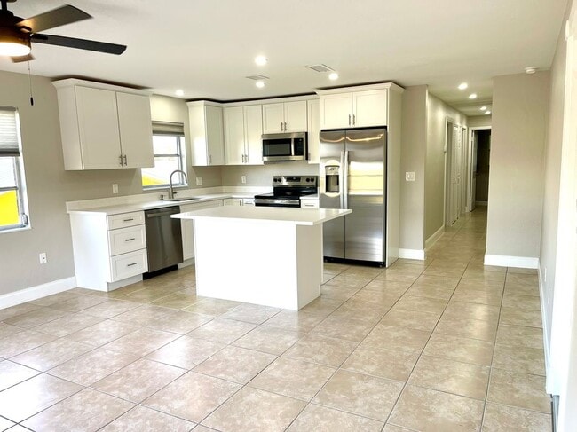 Photo - 608 SE 46th Ln