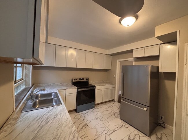 Photo - 17606 Roselawn St