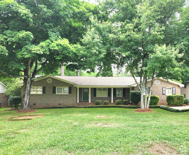 Building Photo - 1482 Wesley Dr Rental