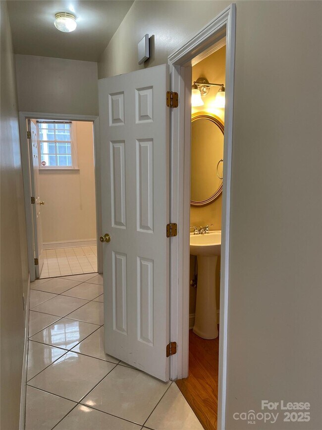 Photo - 1928 Dearmon Dr