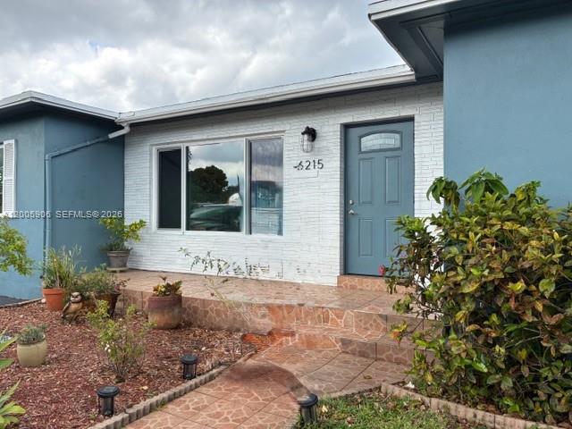 Building Photo - 6215 SW 20th St Unit 1