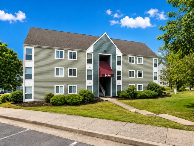 Building Photo - 1440 Seneca Dr
