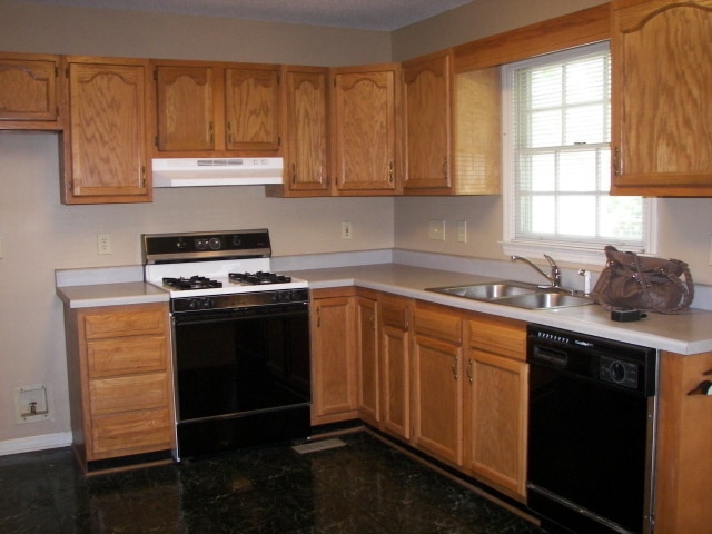 Photo - ~~~~ Beautiful Cape Cod Home ~~~~