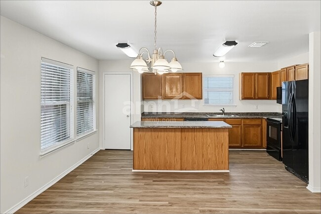 3552 Peachtree Ln