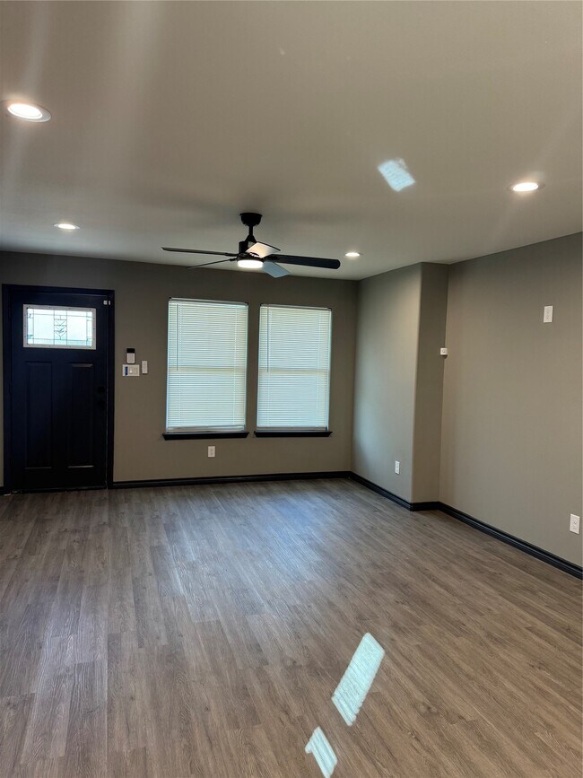 Photo - 7906 Sexton St