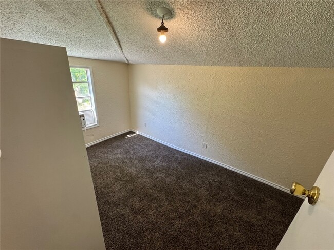 Photo - 909 14th Ave N