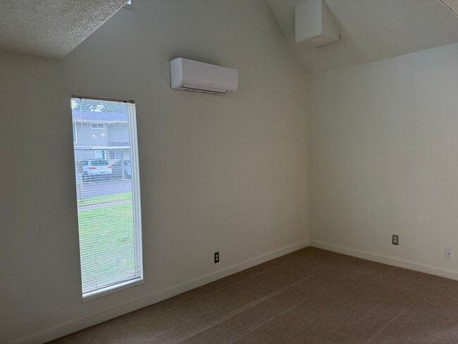 Photo - Beautifully updated 1 bedroom townhouse!