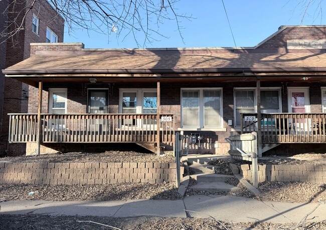 Building Photo - Cesar &amp; Beatrice Chaidez -305 21st St Unit 305 21st Street