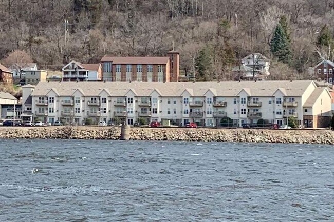 RIVERS EDGE RESIDENCES