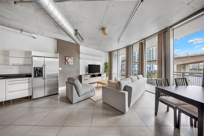 Photo - 690 SW 1st Ct Unidad 702