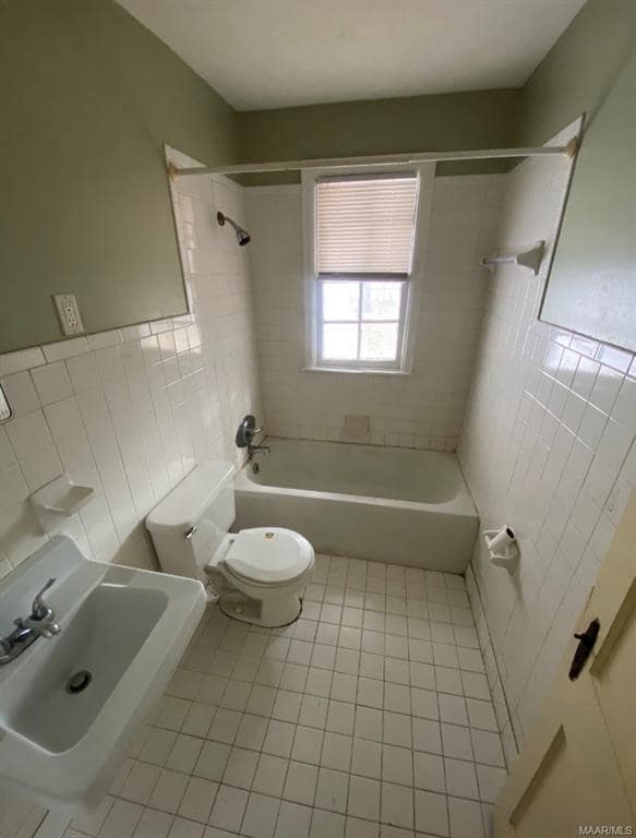 Photo - 508 Glenmore Rd