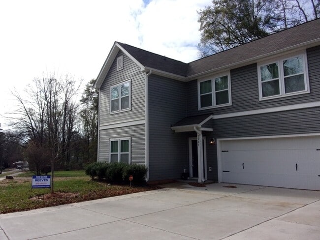 Photo - 2826 Capitol Dr