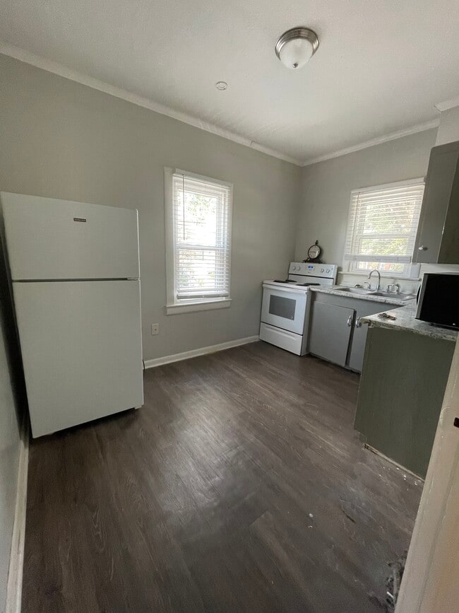 Building Photo - 411 W Taft St Unit Apt. D