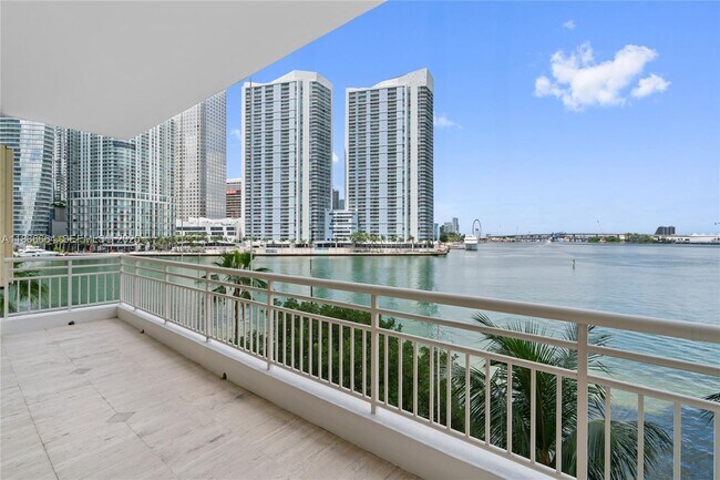 Building Photo - 888 Brickell Key Dr Unit 408