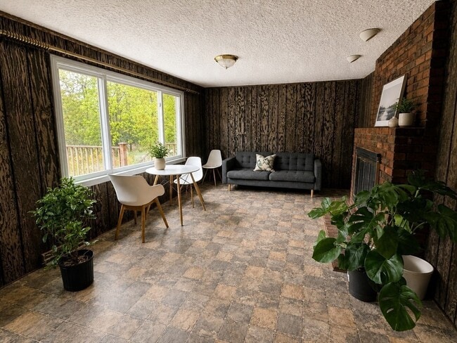 Photo - 307 Glen Rd